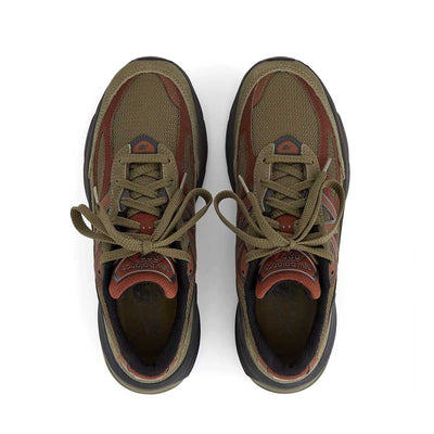 in USA 990v6 'Dark Oak'